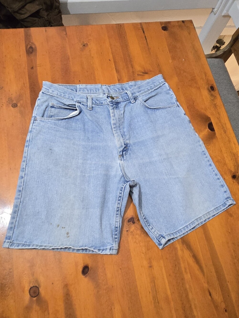 STAINS Wrangler Authentics Mens Light Wash Denim Relaxed Fit Shorts Blue Size 36